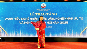 Nghệ nhân Ưu tú Hoàng Thị Khương1